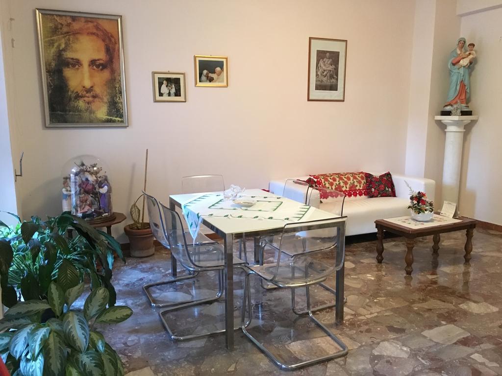 Casa Nostra Signora Hotel Isola Farnese Luaran gambar