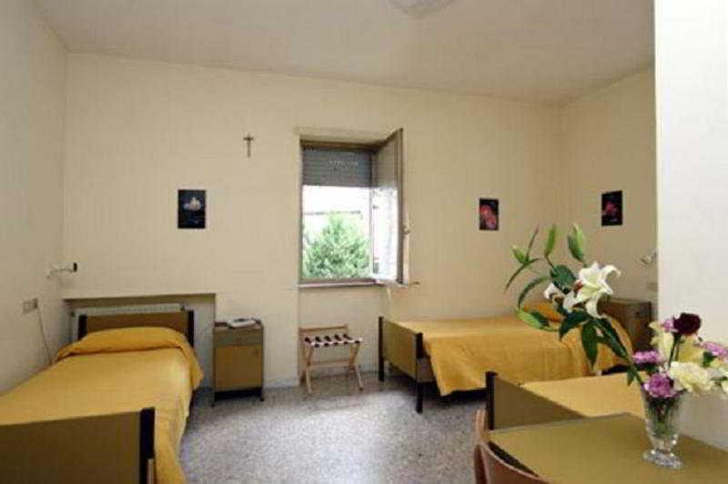 Casa Nostra Signora Hotel Isola Farnese Luaran gambar