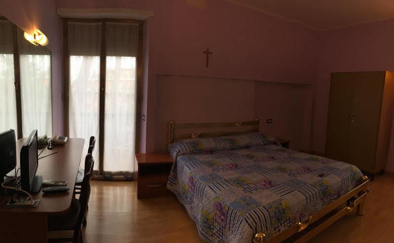 Casa Nostra Signora Hotel Isola Farnese Luaran gambar